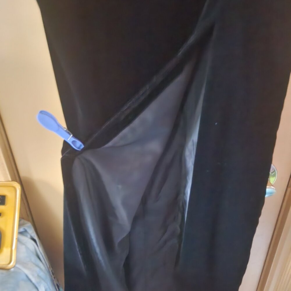 B13  Vintage Velvet - gorgeous w/sexy slit, back zipper, lined Dalia Sz 10